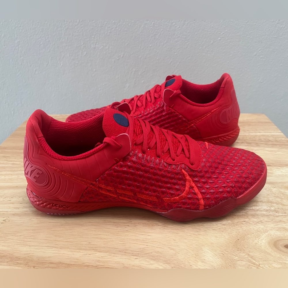Nike Soccer React Gato Indoor size 9.5 Red